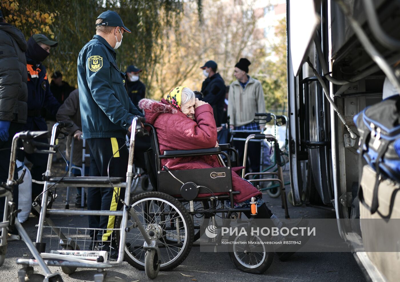 Маломобильных жителей Херсонской области эвакуируют в Крым