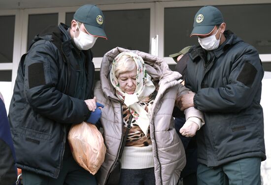 Маломобильных жителей Херсонской области эвакуируют в Крым