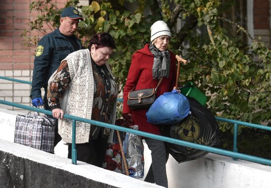 Маломобильных жителей Херсонской области эвакуируют в Крым