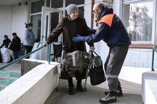 Маломобильных жителей Херсонской области эвакуируют в Крым