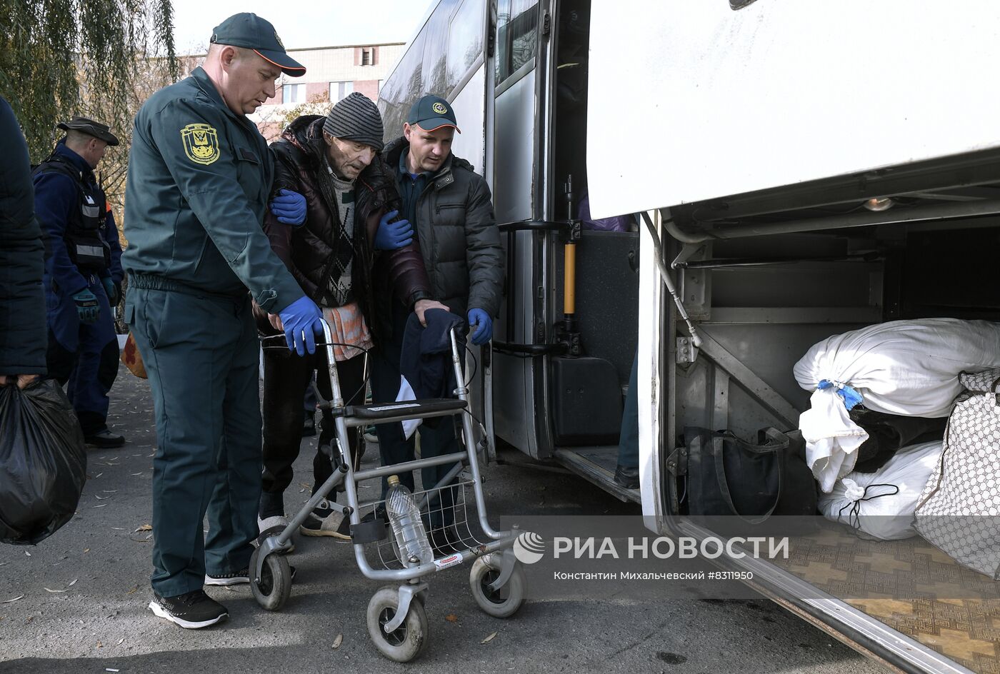 Маломобильных жителей Херсонской области эвакуируют в Крым