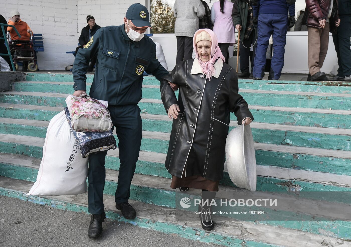 Маломобильных жителей Херсонской области эвакуируют в Крым