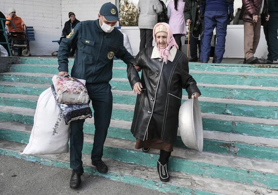 Маломобильных жителей Херсонской области эвакуируют в Крым