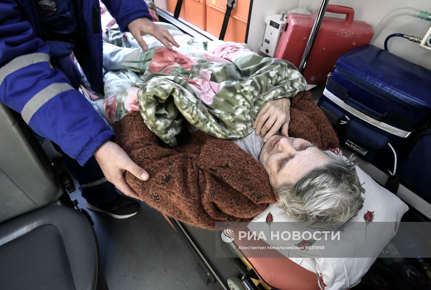 Маломобильных жителей Херсонской области эвакуируют в Крым