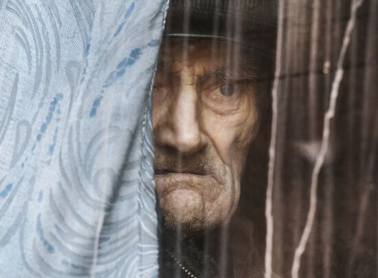 Маломобильных жителей Херсонской области эвакуируют в Крым