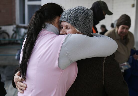 Маломобильных жителей Херсонской области эвакуируют в Крым