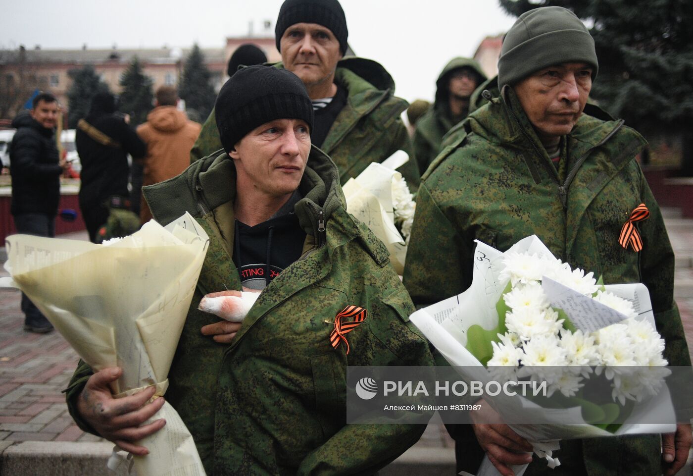 В ДНР встретили освобожденных из украинского плена военнослужащих