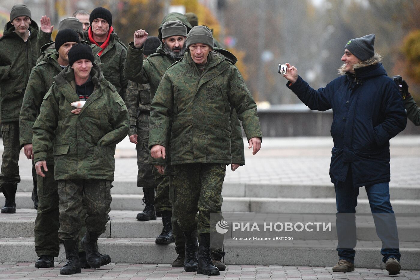 В ДНР встретили освобожденных из украинского плена военнослужащих