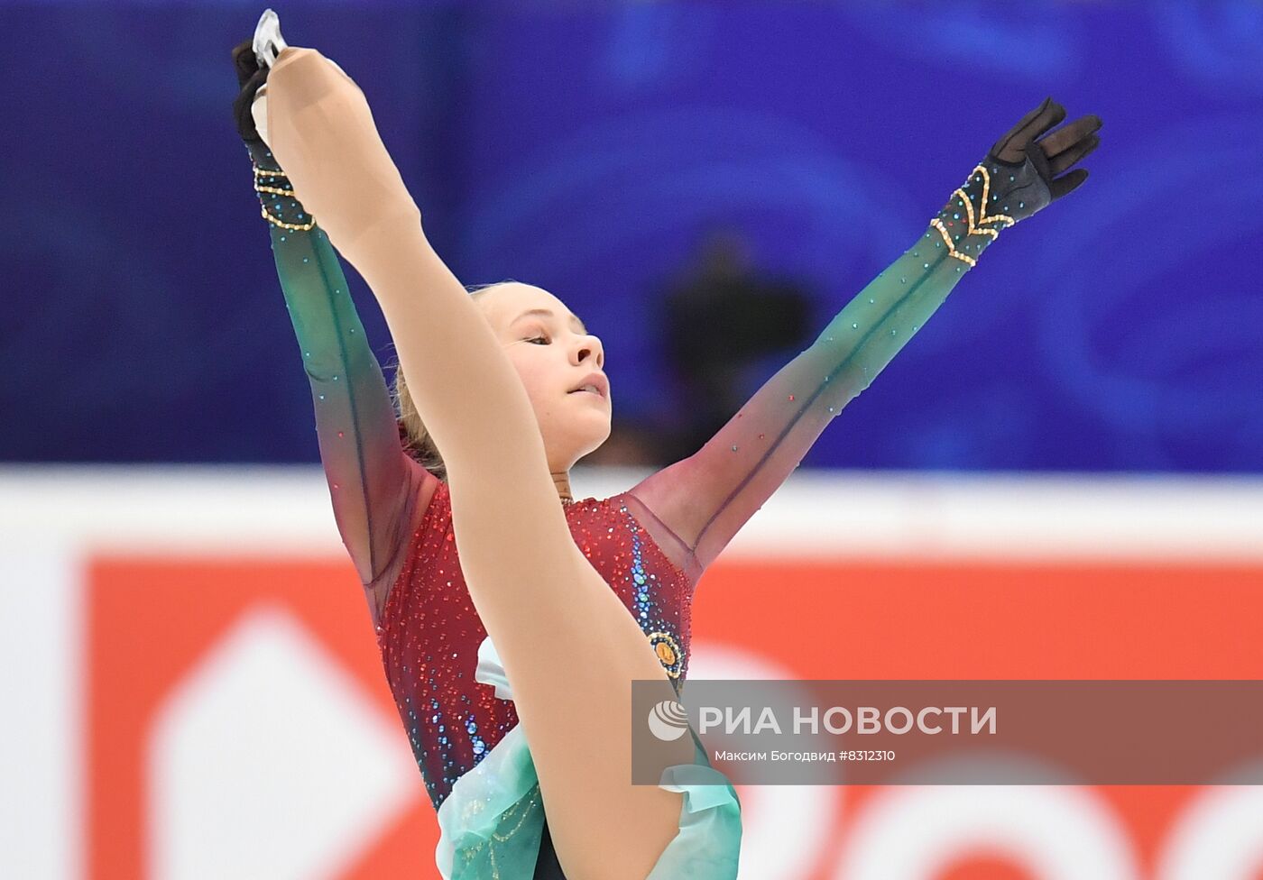 Фигурное катание женщины произвольная программа. Вероника Яметова фигурное катание. Вероника Ахметова фигурное катание. Фигурное катание одиночное бильман.