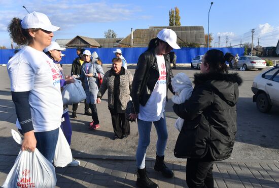 Раздача гуманитарной помощи населению Запорожской области