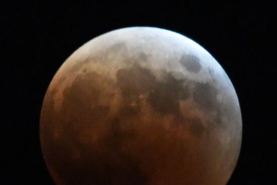 Полное лунное затмение