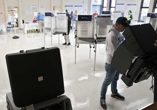  В США проходят промежуточные выборы в конгресс