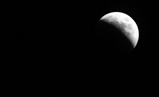 Полное лунное затмение