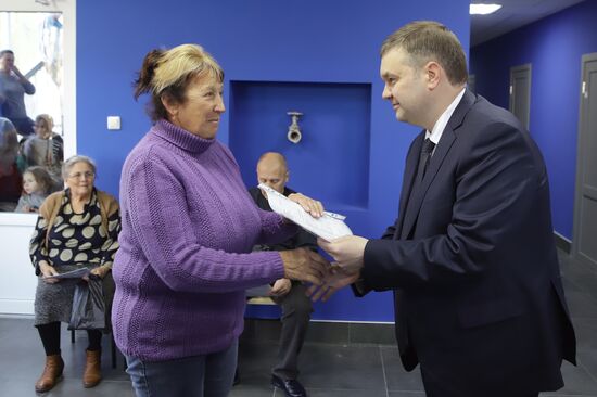 Вручение жилищных сертификатов переселенцам из Херсона в Невинномысске