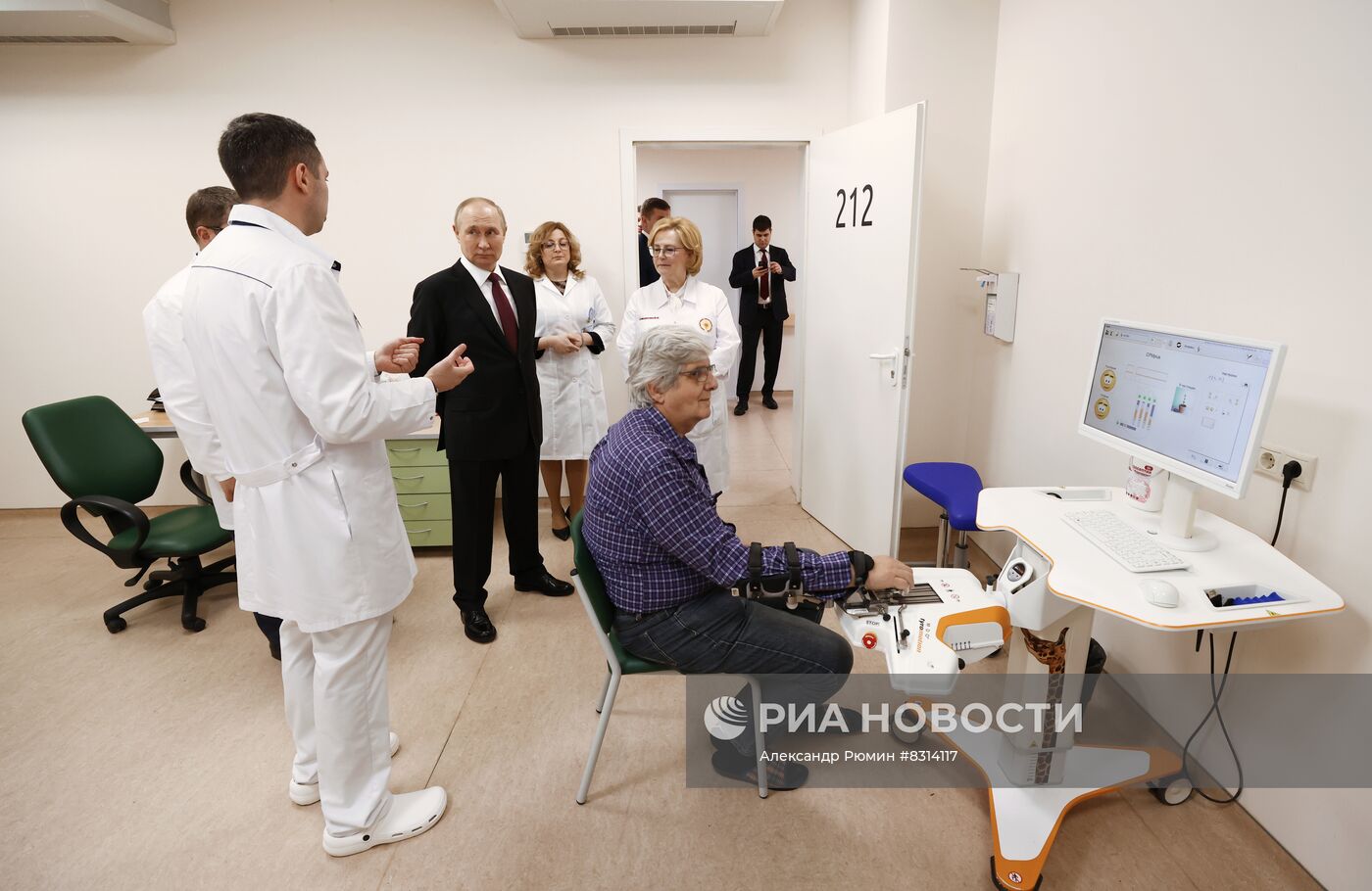 Президент РФ В. Путин посетил Федеральный центр мозга и нейротехнологий ФМБА