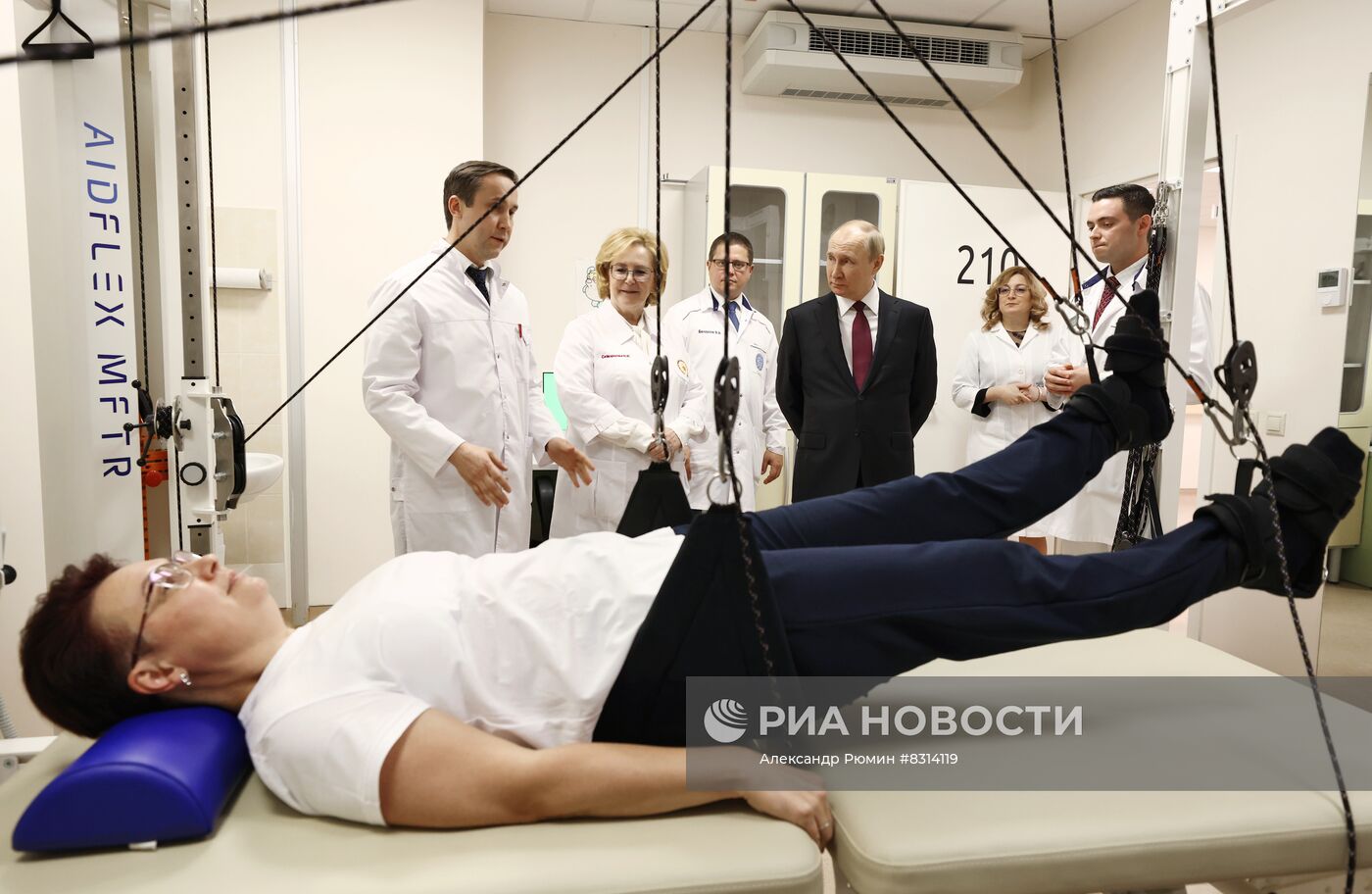 Президент РФ В. Путин посетил Федеральный центр мозга и нейротехнологий ФМБА
