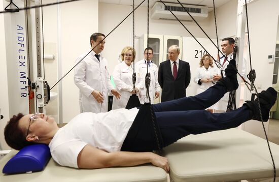 Президент РФ В. Путин посетил Федеральный центр мозга и нейротехнологий ФМБА