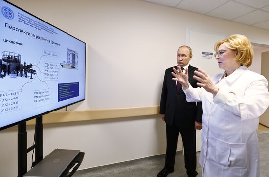 Президент РФ В. Путин посетил Федеральный центр мозга и нейротехнологий ФМБА