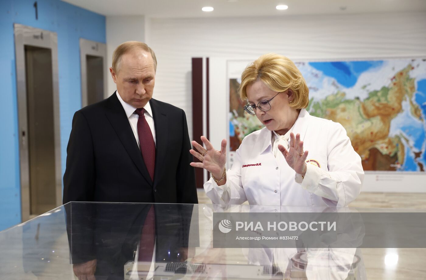 Президент РФ В. Путин посетил Федеральный центр мозга и нейротехнологий ФМБА