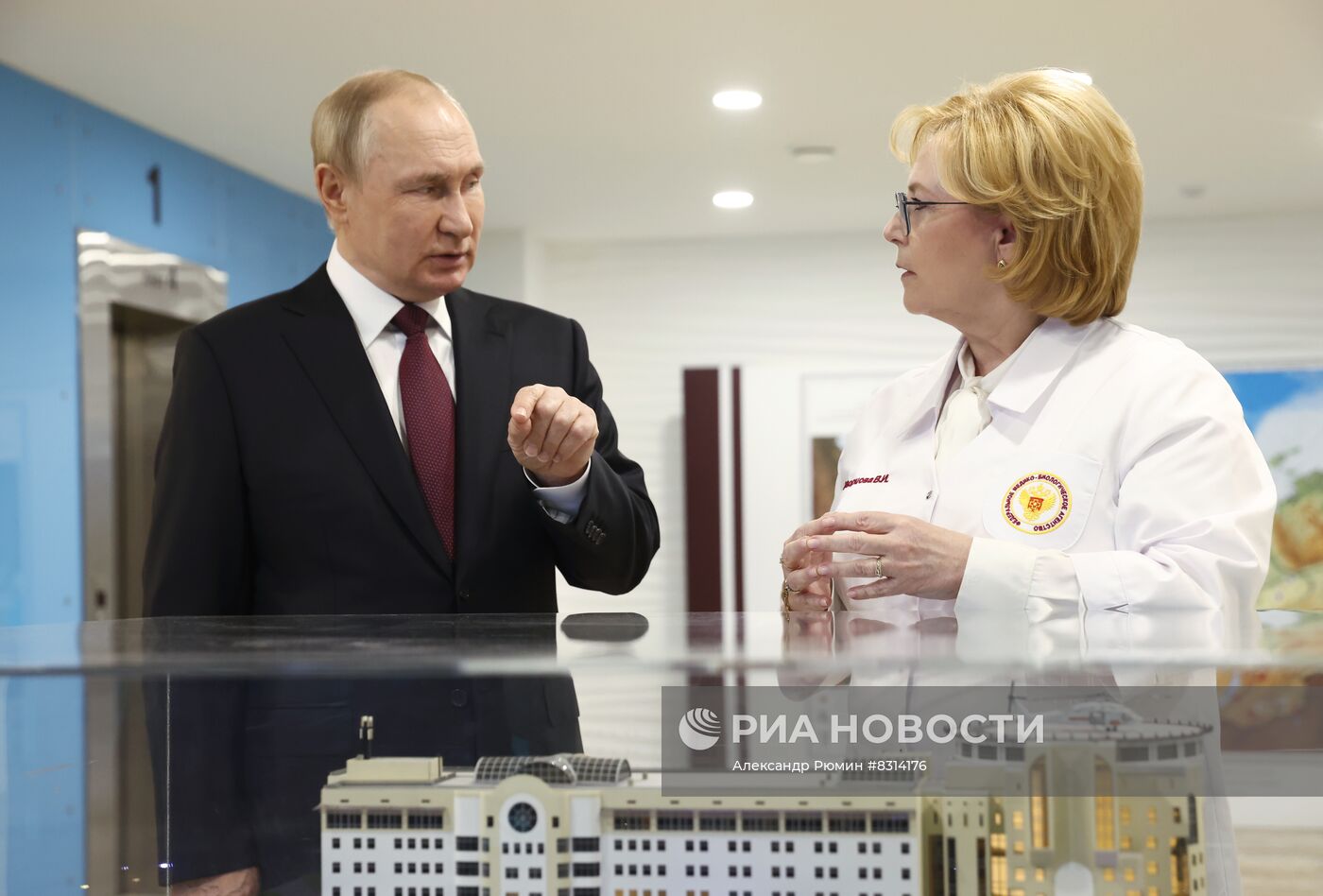 Президент РФ В. Путин посетил Федеральный центр мозга и нейротехнологий ФМБА