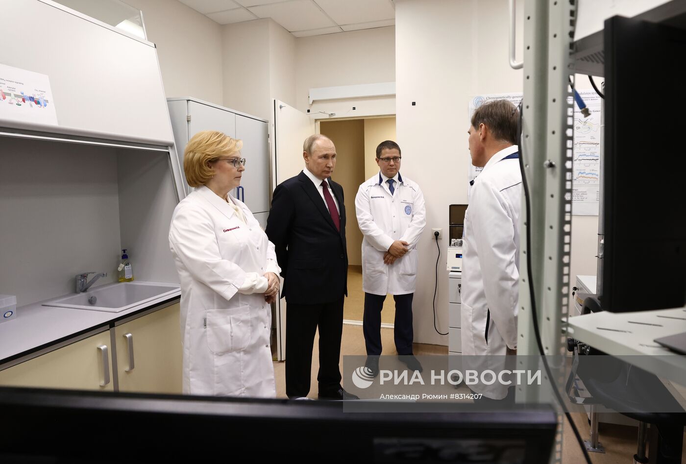 Президент РФ В. Путин посетил Федеральный центр мозга и нейротехнологий ФМБА