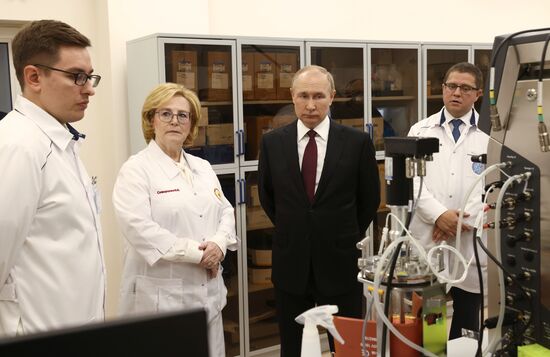 Президент РФ В. Путин посетил Федеральный центр мозга и нейротехнологий ФМБА