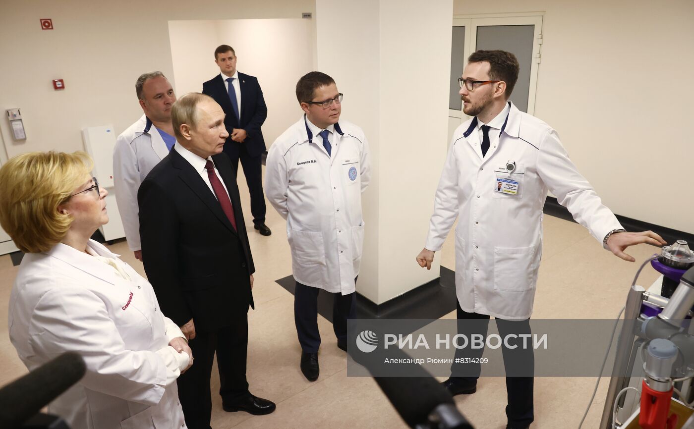 Президент РФ В. Путин посетил Федеральный центр мозга и нейротехнологий ФМБА