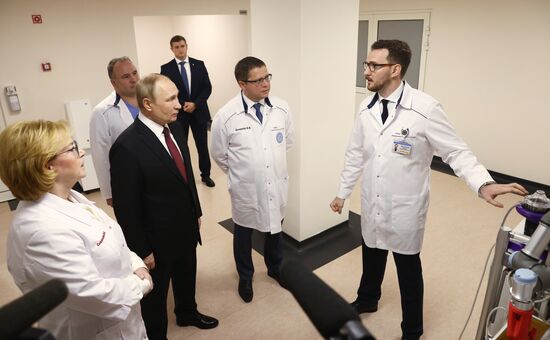 Президент РФ В. Путин посетил Федеральный центр мозга и нейротехнологий ФМБА