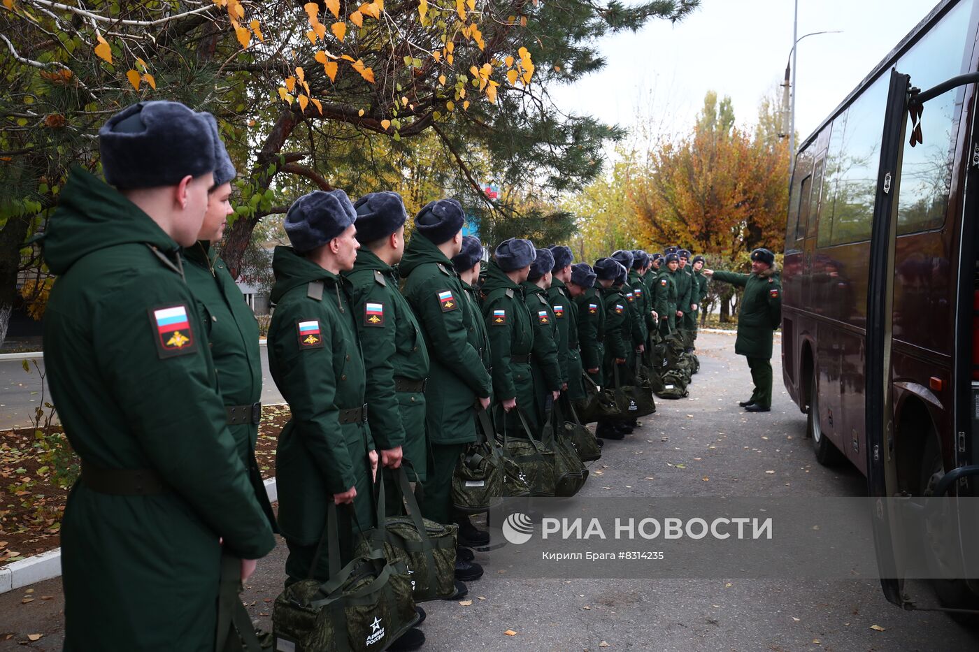 Отправка призывников на службу в ВС РФ