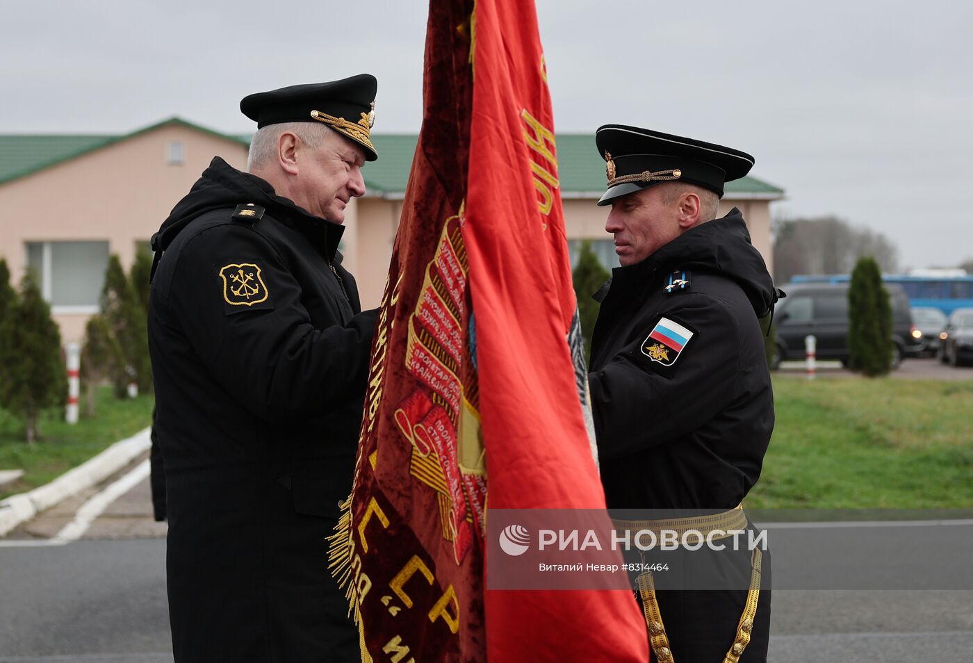 Передача знамени ВОВ авиационной дивизии Балтийского флота