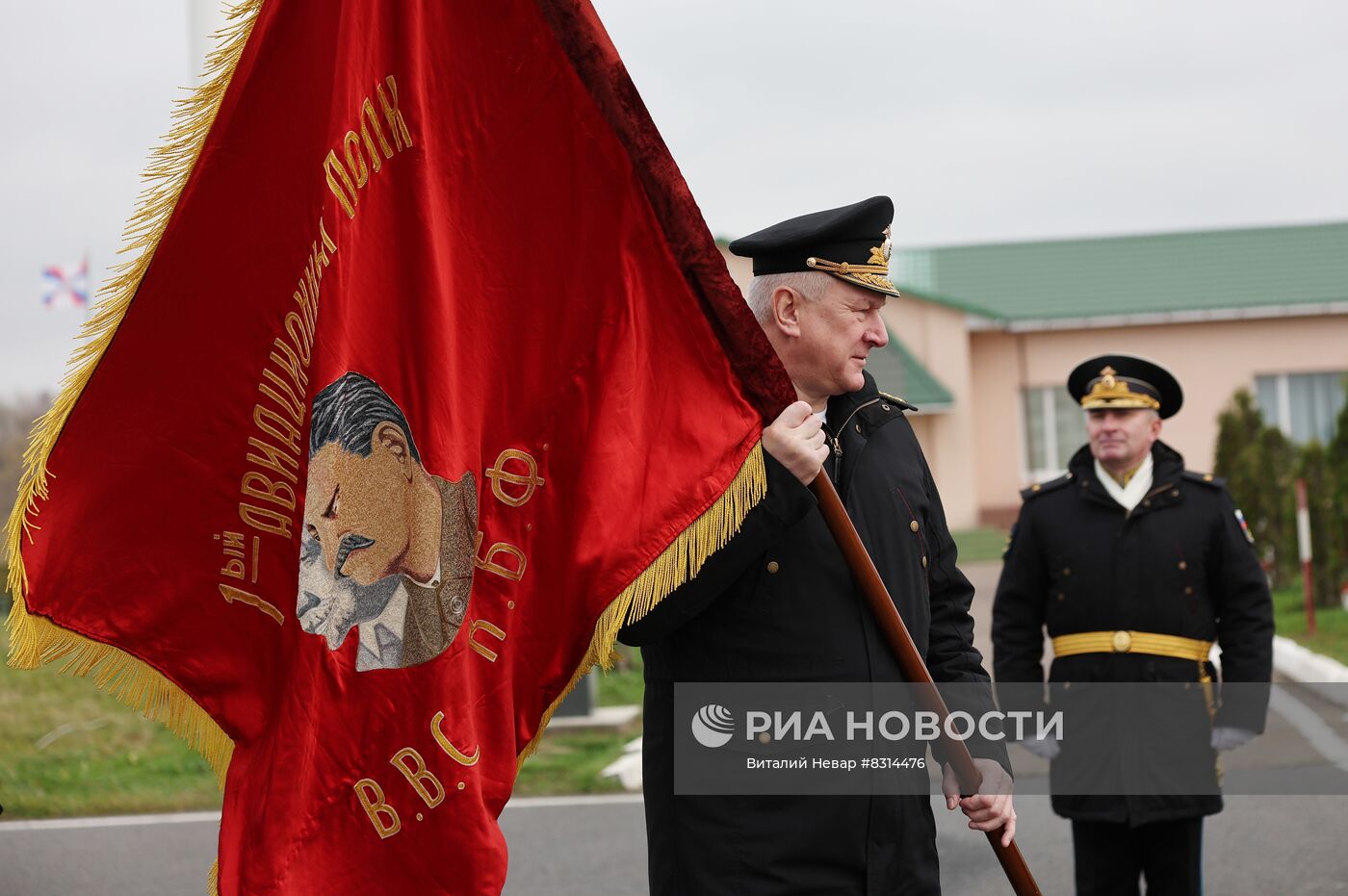 Передача знамени ВОВ авиационной дивизии Балтийского флота