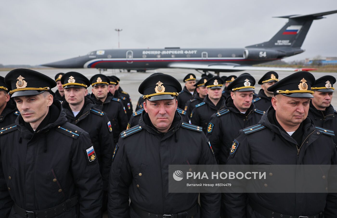 Передача знамени ВОВ авиационной дивизии Балтийского флота