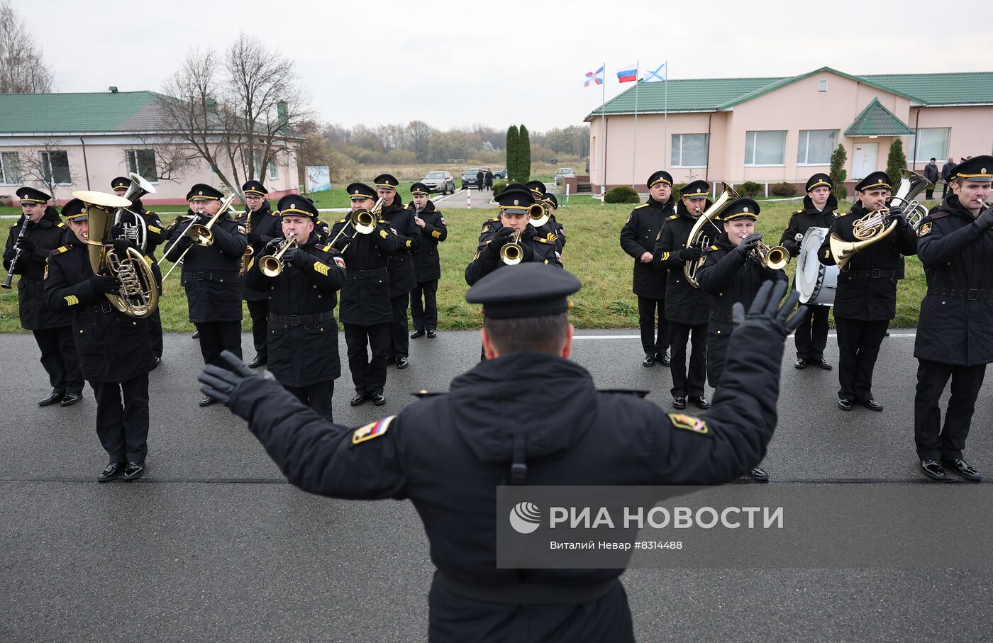 Передача знамени ВОВ авиационной дивизии Балтийского флота