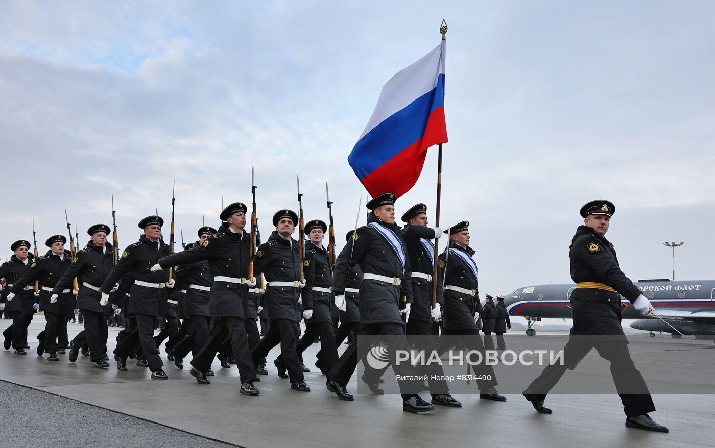 Передача знамени ВОВ авиационной дивизии Балтийского флота