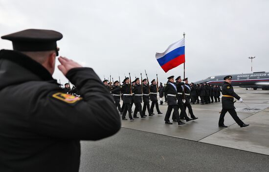 Передача знамени ВОВ авиационной дивизии Балтийского флота