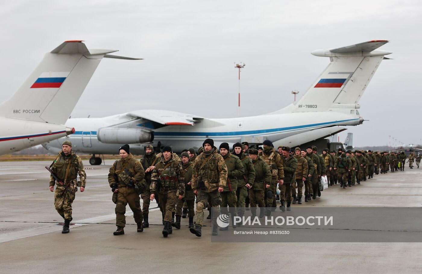 Отправка мобилизованных военнослужащих в зону СВО с аэродрома "Чкаловск"