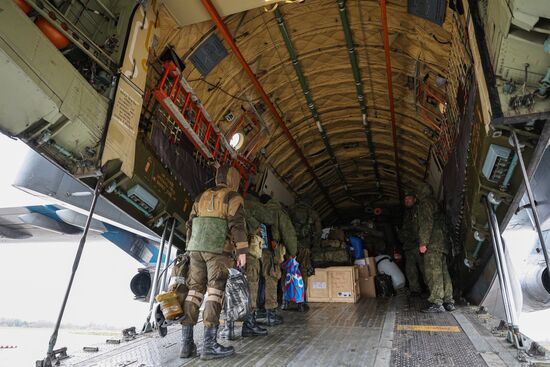 Отправка мобилизованных военнослужащих в зону СВО с аэродрома "Чкаловск"
