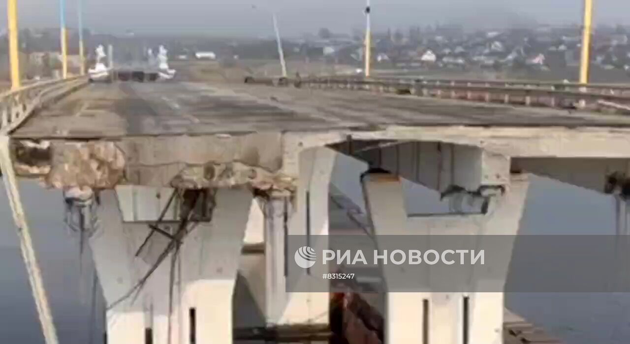 Два пролета Антоновского моста в Херсонской области обрушены