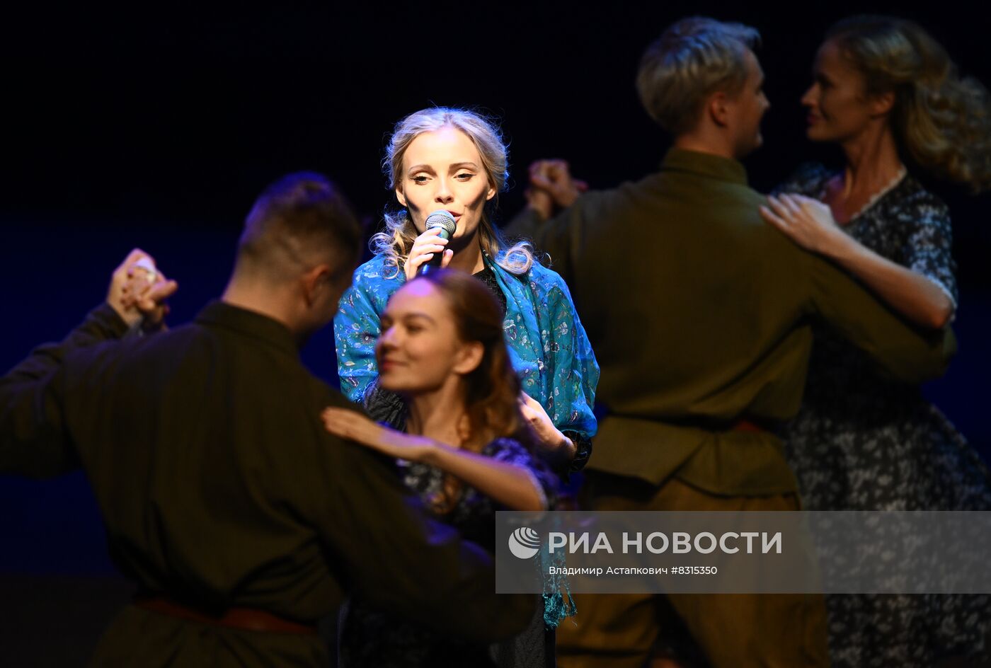 Вечер-посвящение героям России "Наши маяки"