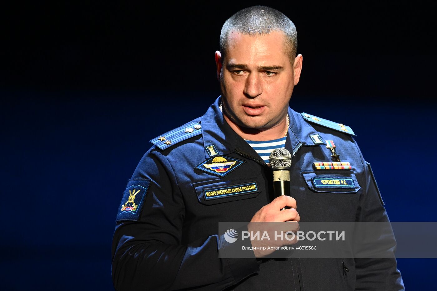 Вечер-посвящение героям России "Наши маяки"