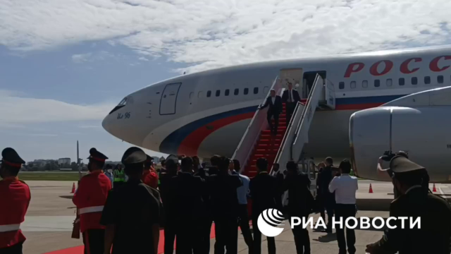 Сергей Лавров прибыл в Камбоджу