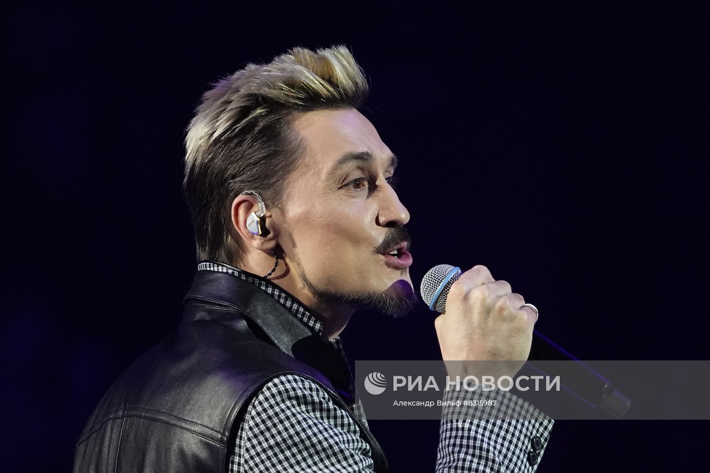 Юбилейное шоу Е. Плющенко "35 лет на льду"