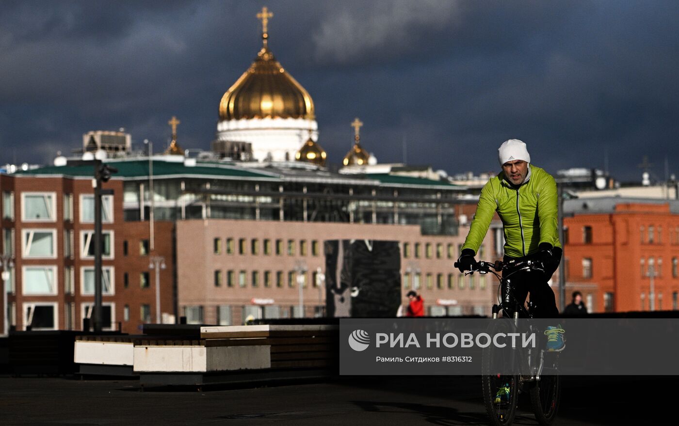 Теплая погода в Москве