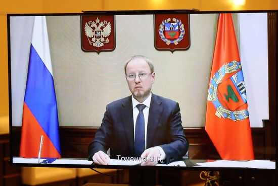 Президент РФ В. Путин провел встречу с губернатором Алтайского края В. Томенко