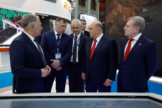Премьер-министр РФ М. Мишустин посетил XVI Международный форум и выставку "Транспорт России" 