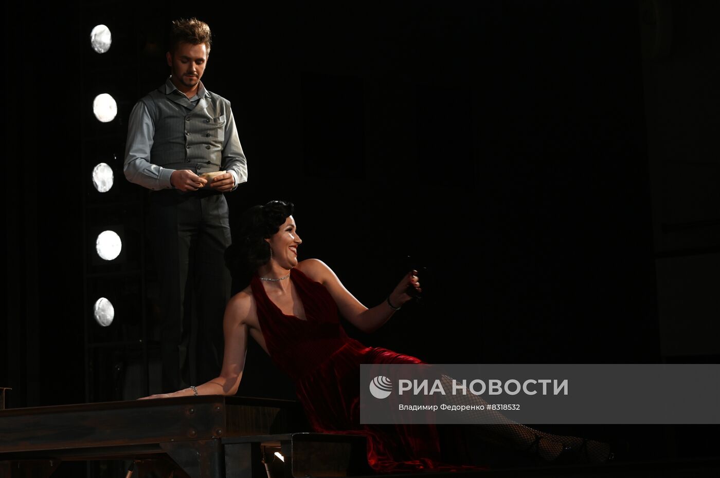 Спектакль "Невольницы" в Театре Сатиры