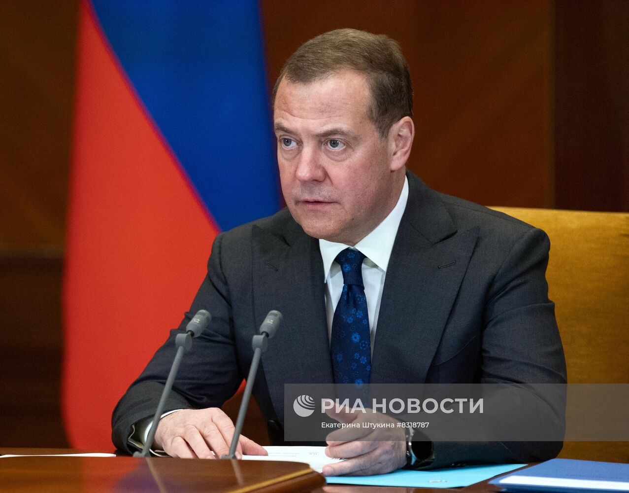 Зампред Совбеза РФ Д. Медведев провел заседание межведомственной комиссии СБ по обеспечению технологического суверенитета государства