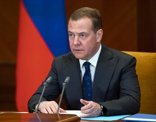 Зампред Совбеза РФ Д. Медведев провел заседание межведомственной комиссии СБ по обеспечению технологического суверенитета государства