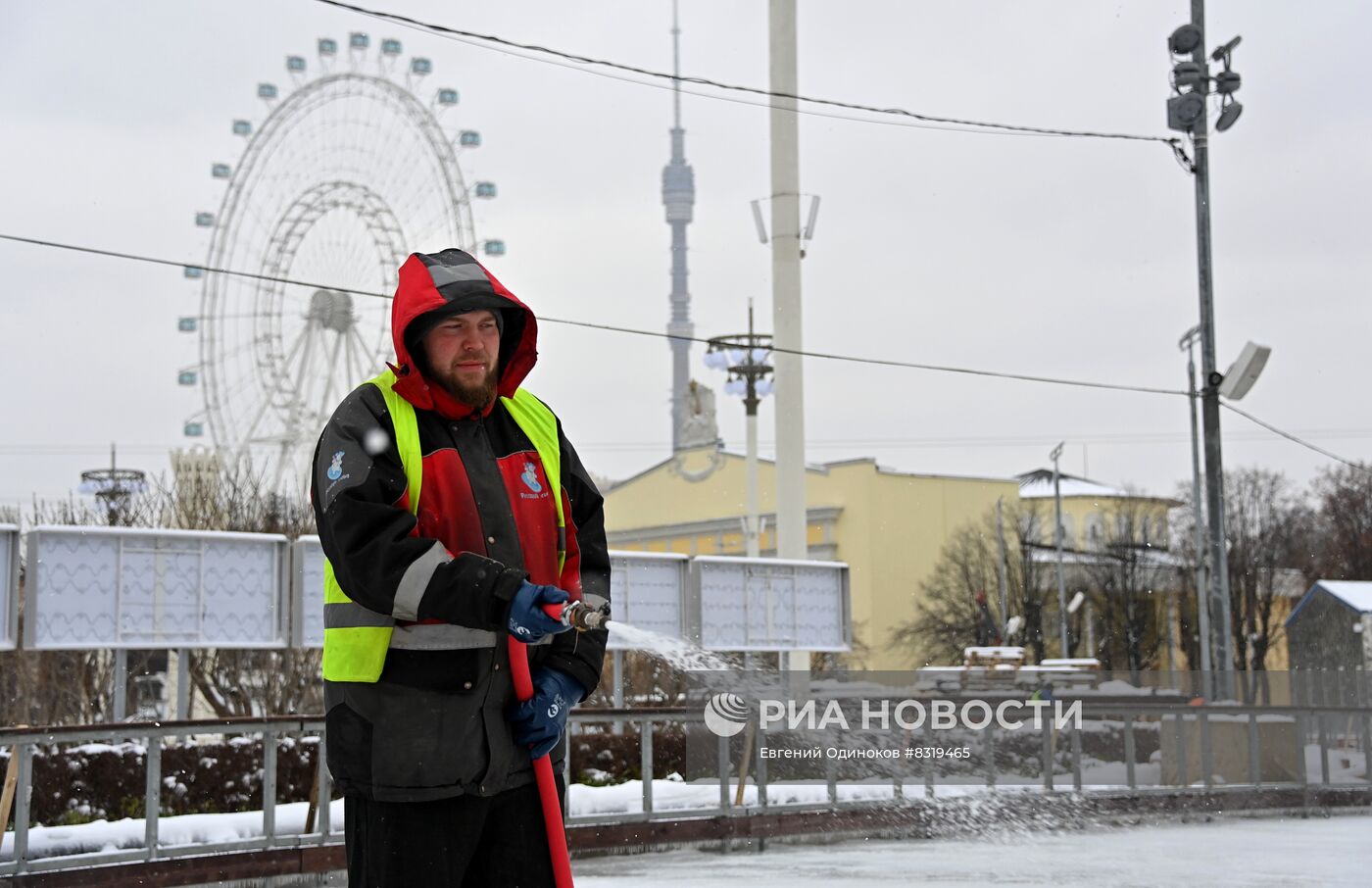 Монтаж катка на ВДНХ