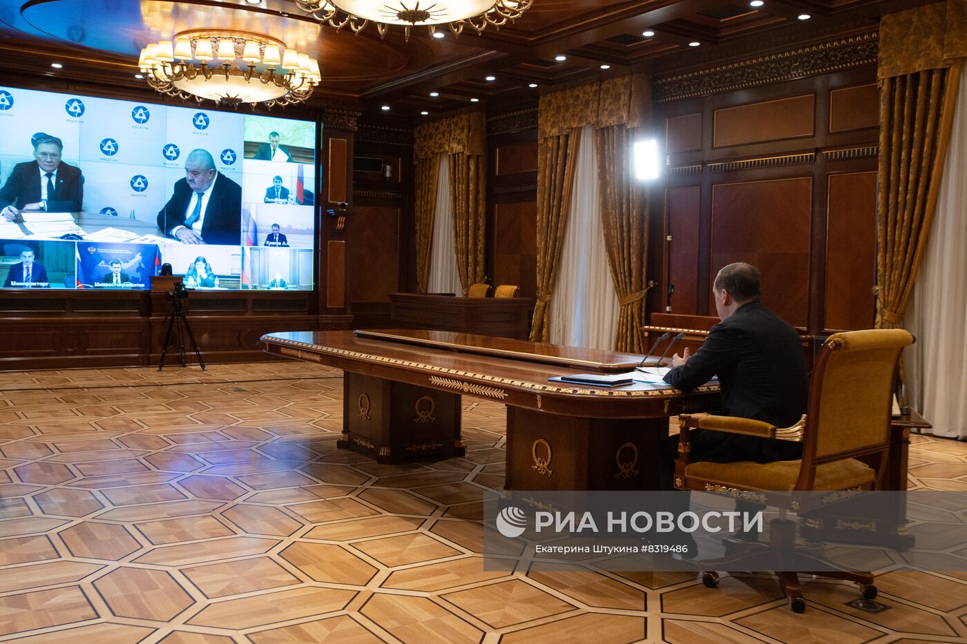 Зампред Совбеза РФ Д. Медведев провел заседание межведомственной комиссии СБ по обеспечению национальных интересов РФ в Арктике